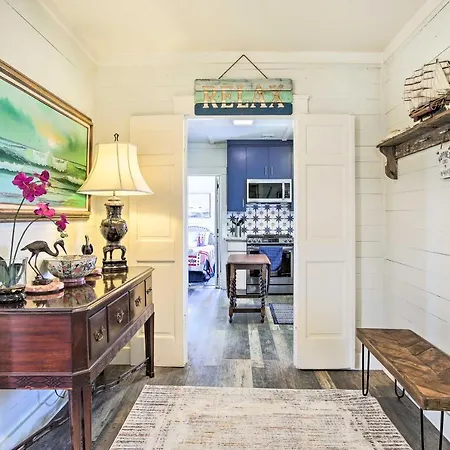 Pet-Friendly Surfside Beach Home With Deck And Grill